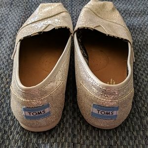 Toms